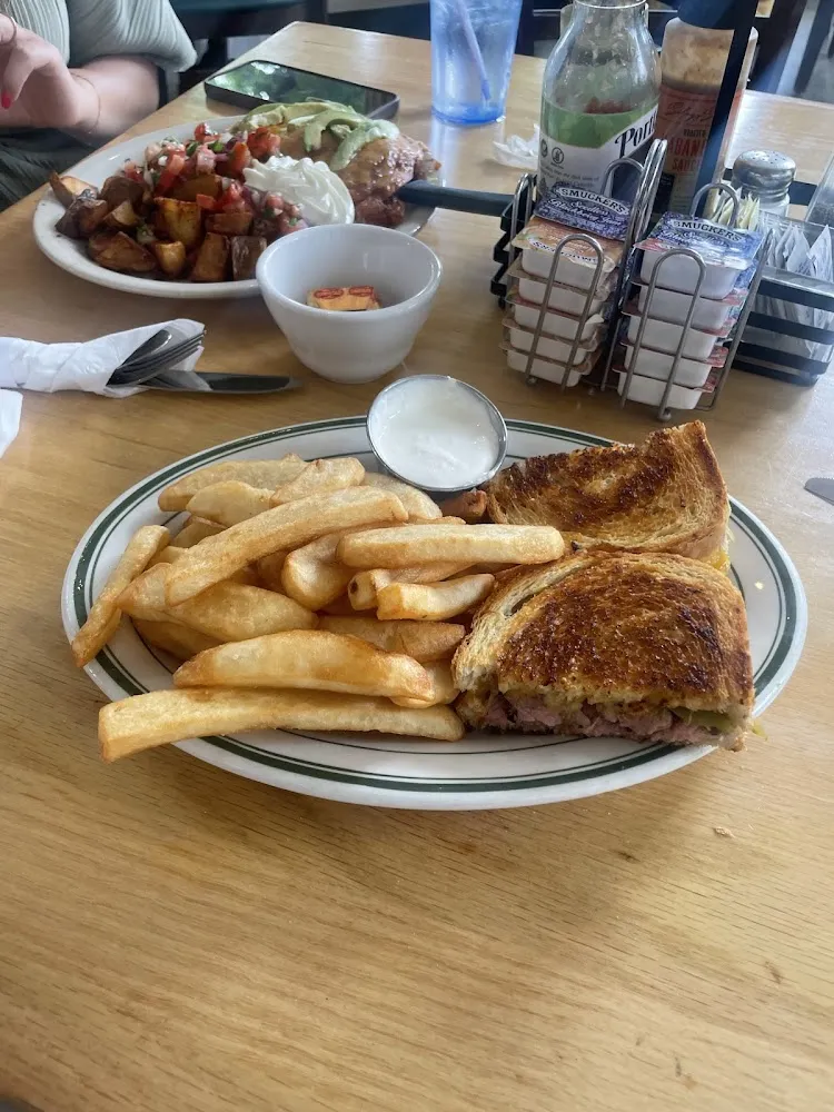 Grilled Cheddar Sandwich with French Fries